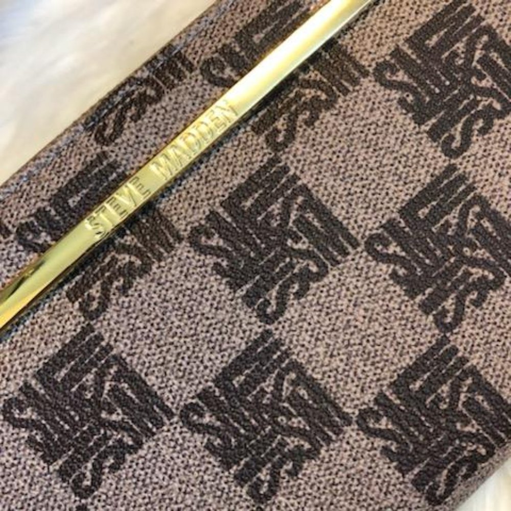Steve Madden Printed Squared Logo Wristlet Wallet - Picture 3 of 5